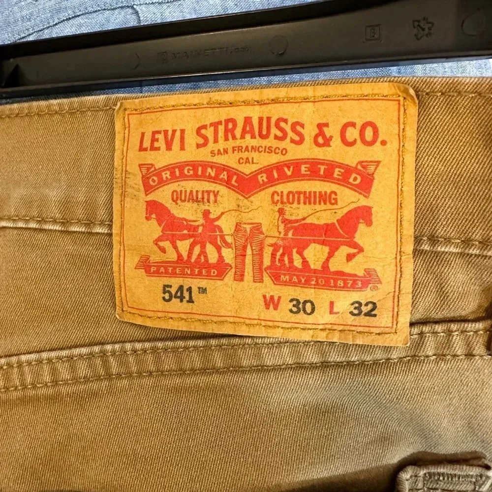 Levi's Tan Athletic‎ Fit Jeans 30